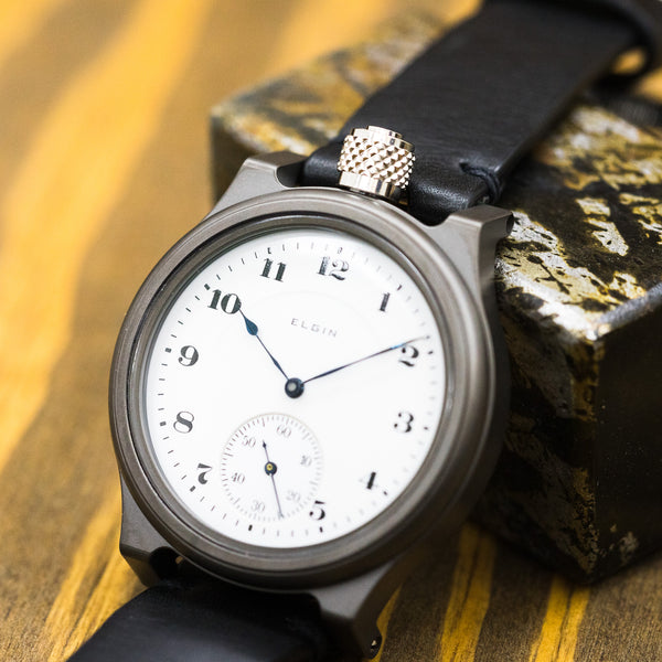 The Chicago 424 (47mm) Studio Lifestyle Image